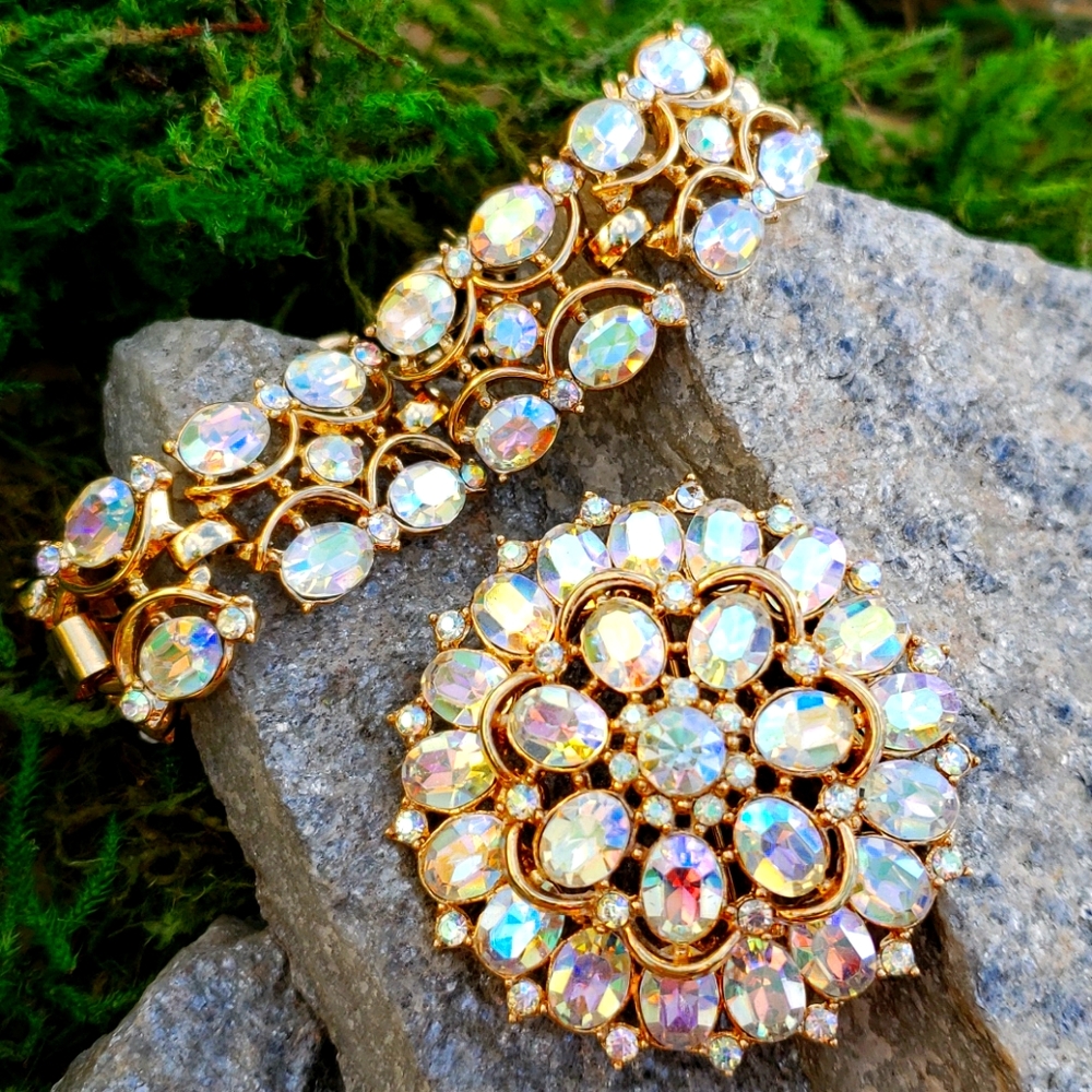 Vintage Crown Trifari Aurora Borealis Faceted Rhinestone Gold Rhodium Bracelet - Picture 10 of 16
